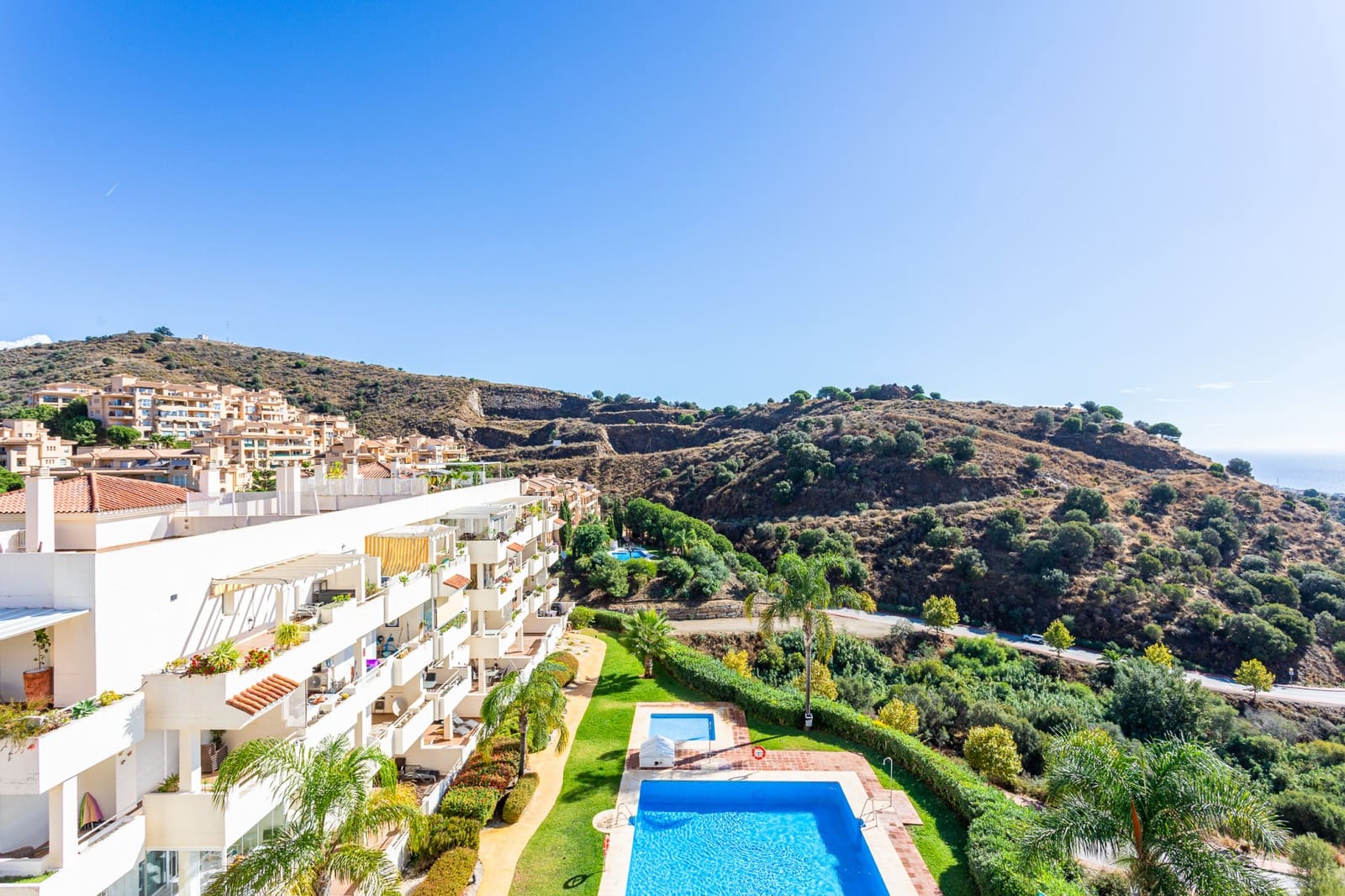 2 bedroom Penthouse for sale in Calahonda with pool garage - € 340,000 (Ref: 9357966)