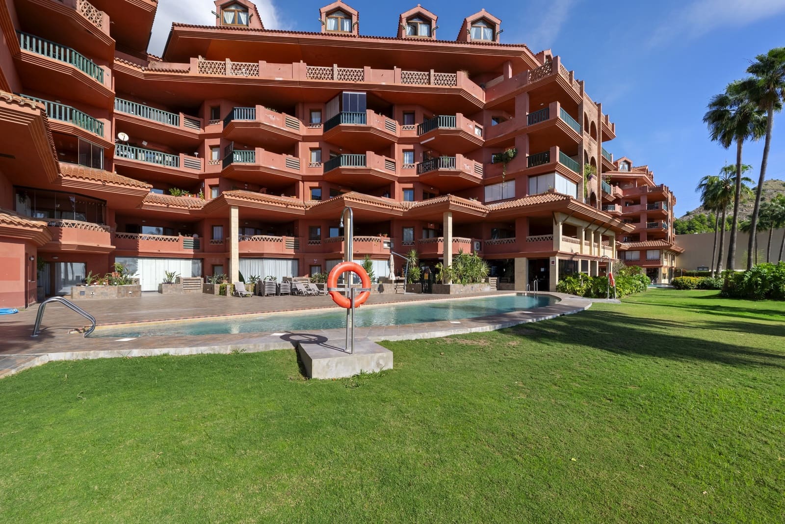 2 soverom Leilighet til salgs i Benalmadena med svømmebasseng garasje - € 525 000 (Ref: 9366781)