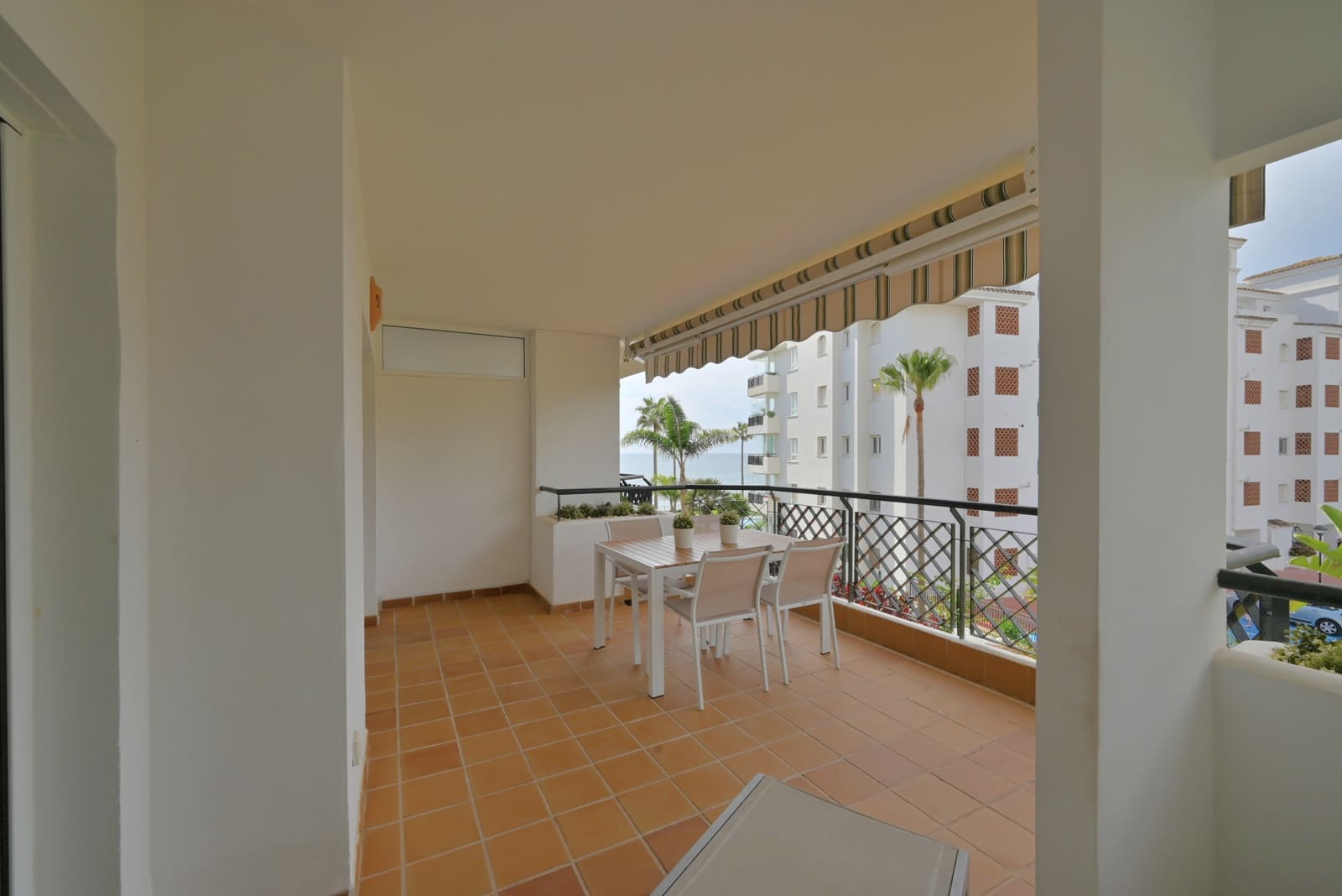 2 bedroom Apartment for sale in Calahonda with garage - € 595,000 (Ref: 9374697)
