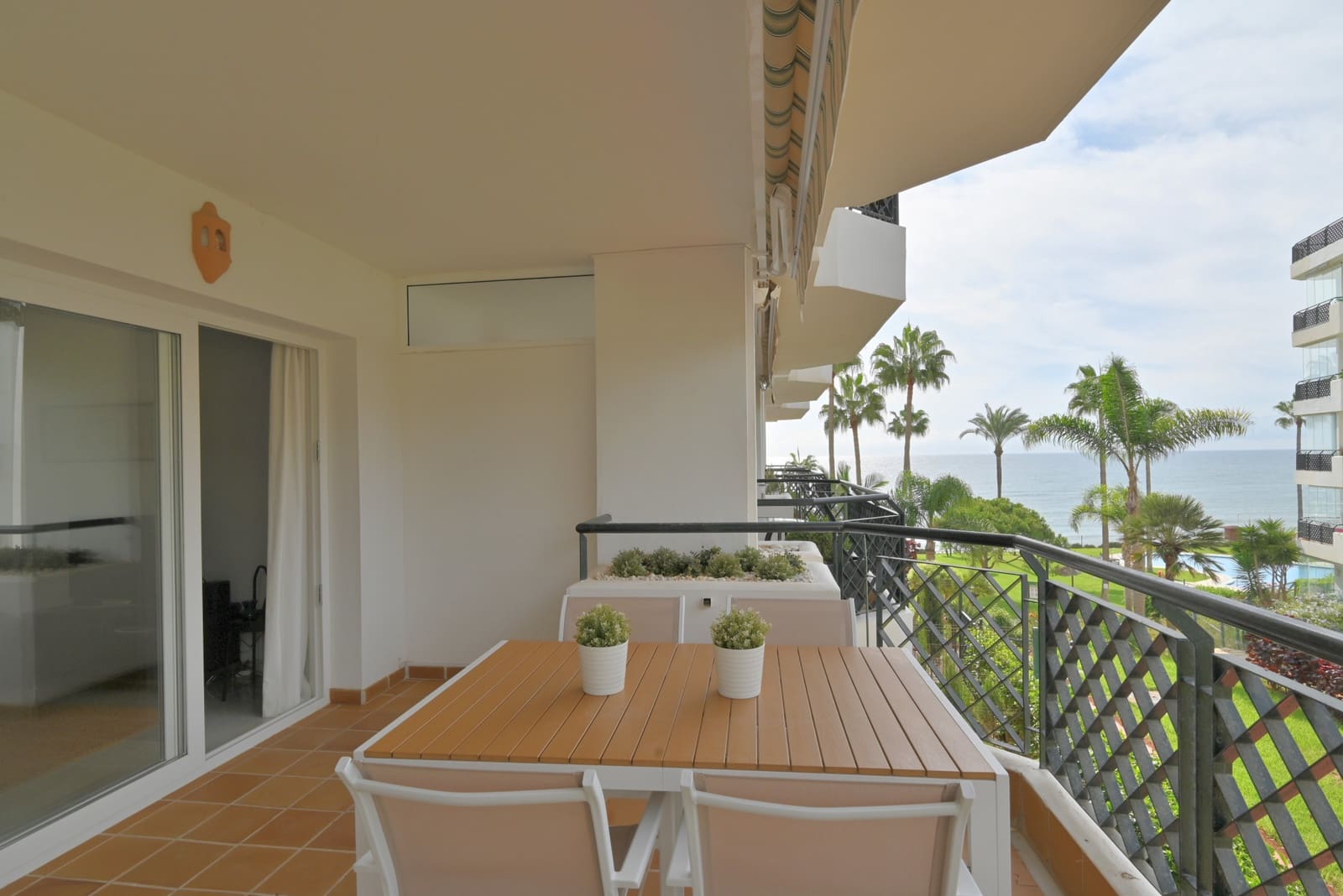 2 bedroom Apartment for sale in Calahonda with garage - € 595,000 (Ref: 9374697)