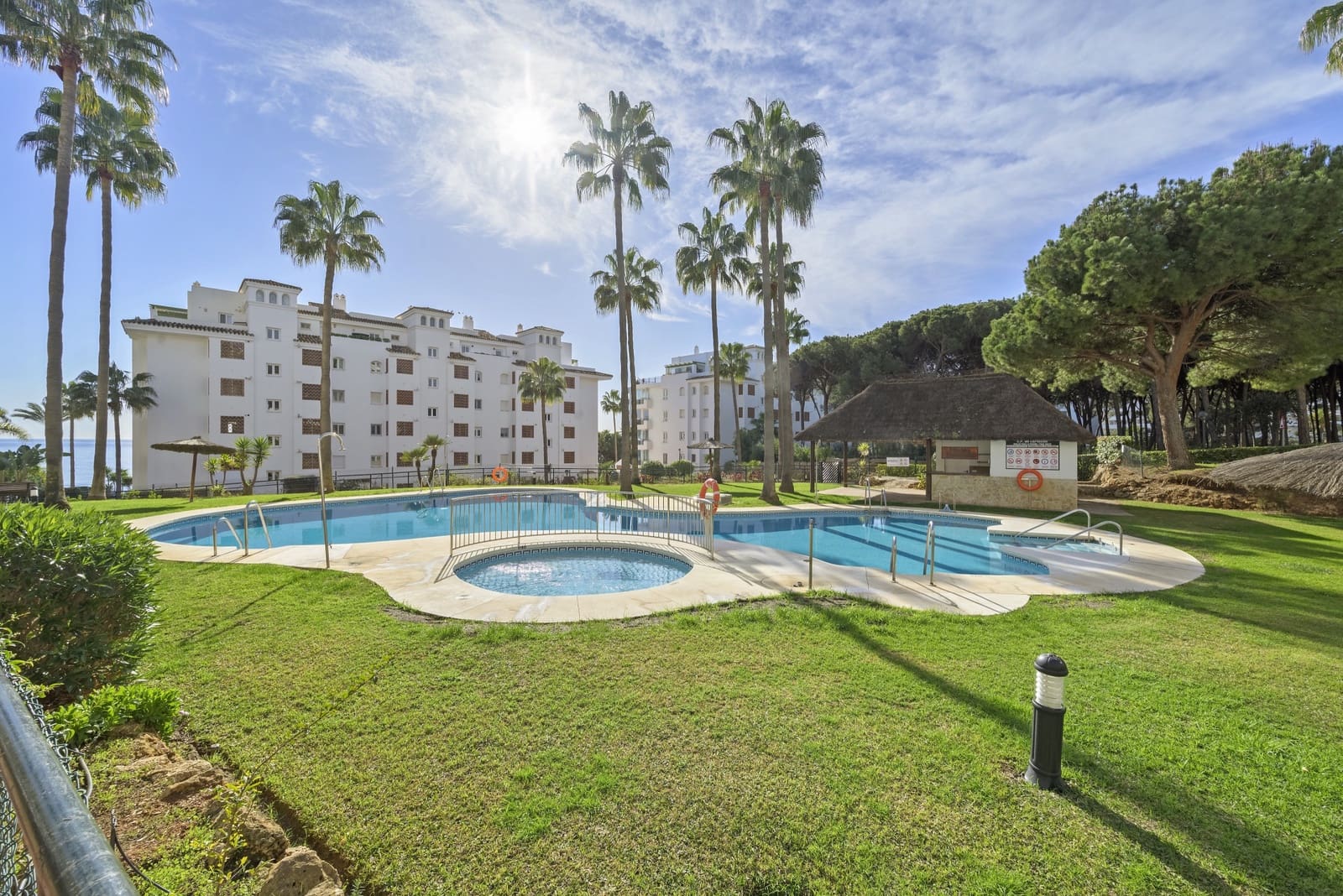 2 bedroom Apartment for sale in Calahonda with garage - € 595,000 (Ref: 9374697)