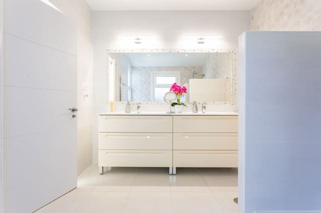 3 chambre Villa/Maison à vendre à Calahonda, Mijas avec piscine garage - 1 100 000 € (Ref: 9376497)