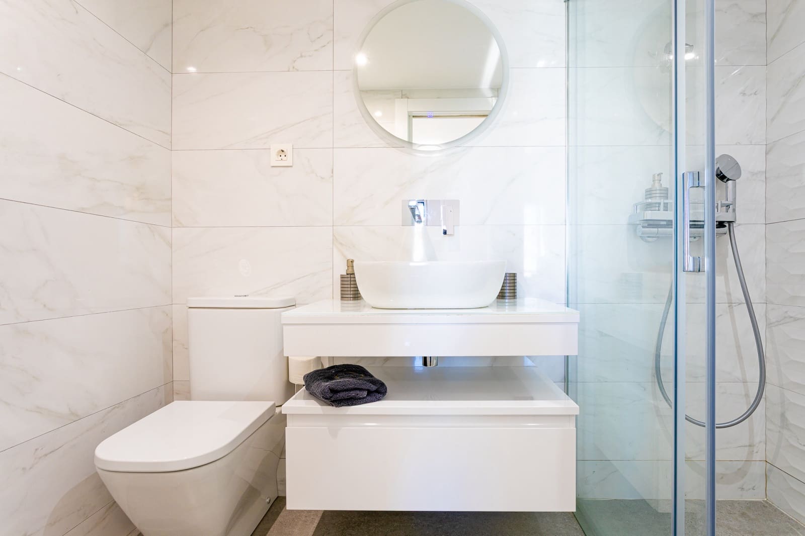 Apartamento de 2 habitaciones en Marbella en venta con piscina garaje - 650.000 € (Ref: 9390055)