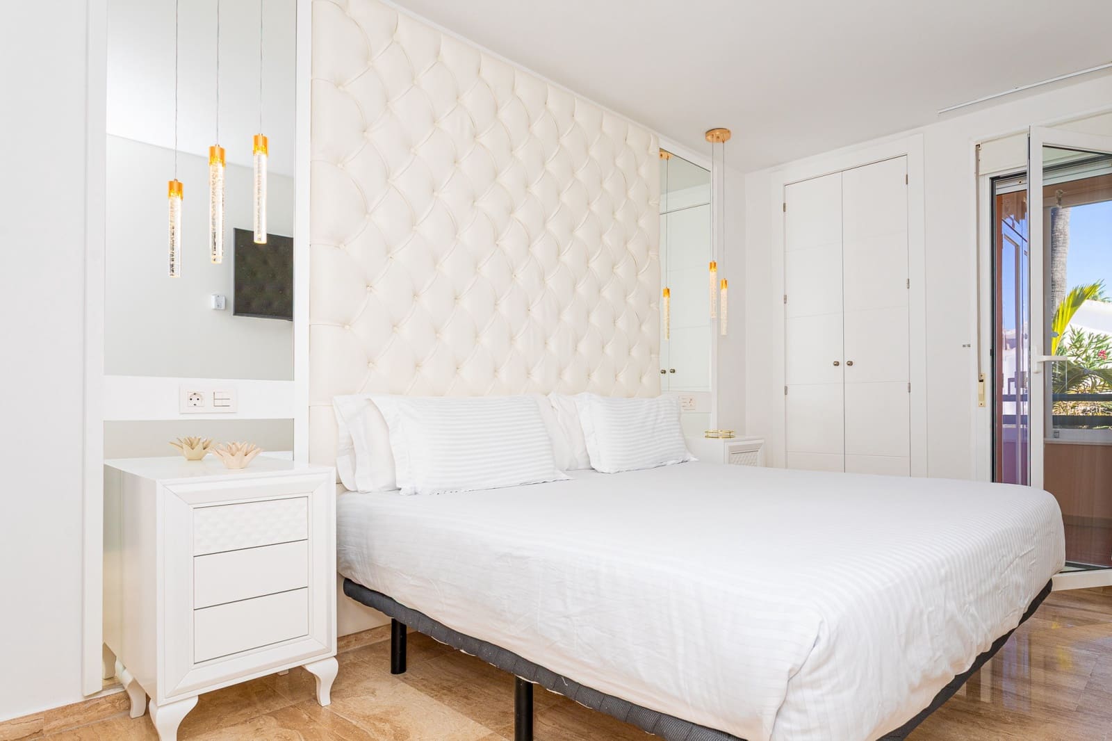 Apartamento de 2 habitaciones en Marbella en venta con piscina garaje - 650.000 € (Ref: 9390055)