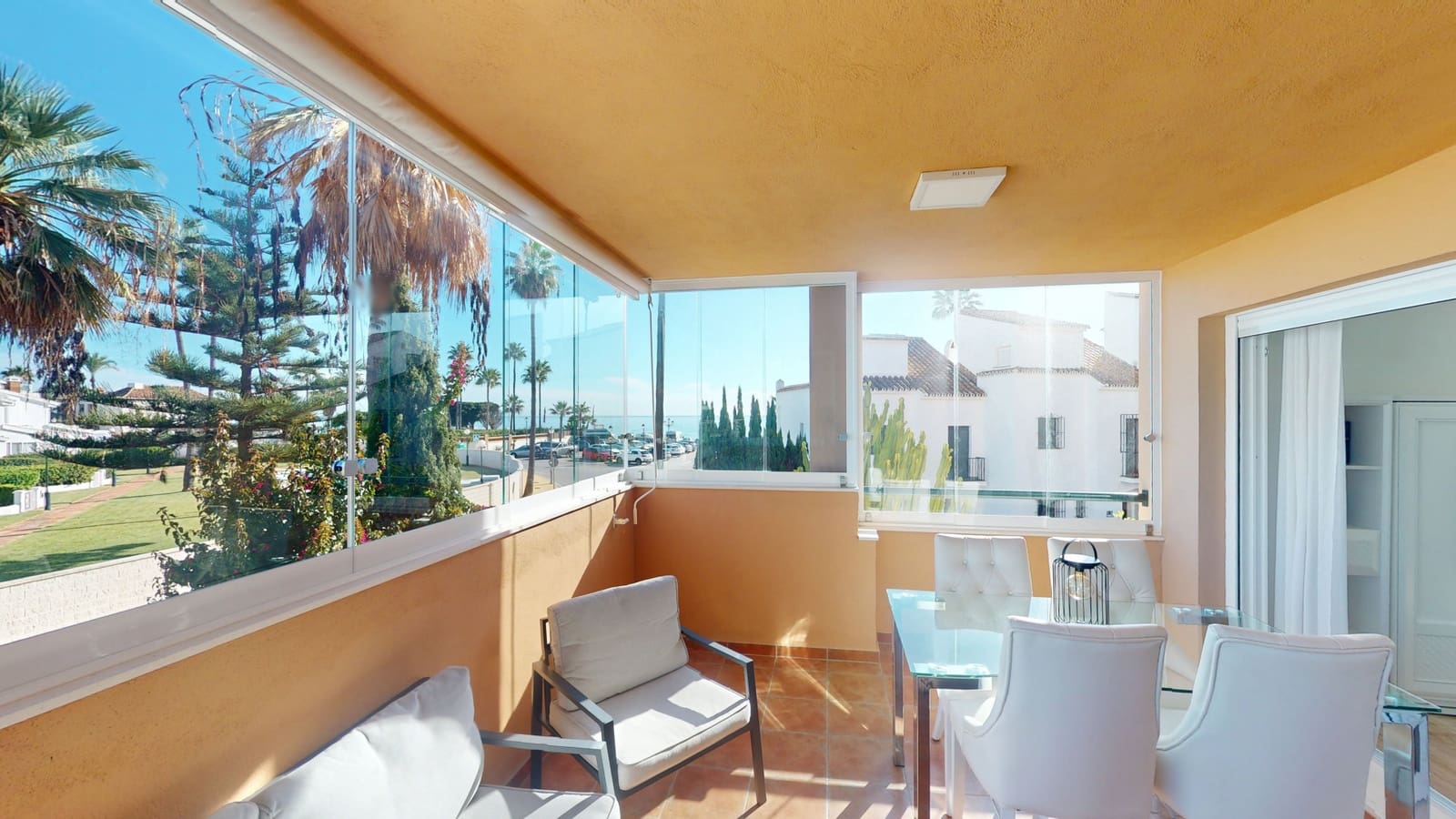 Apartamento de 2 habitaciones en Marbella en venta con piscina garaje - 650.000 € (Ref: 9390055)