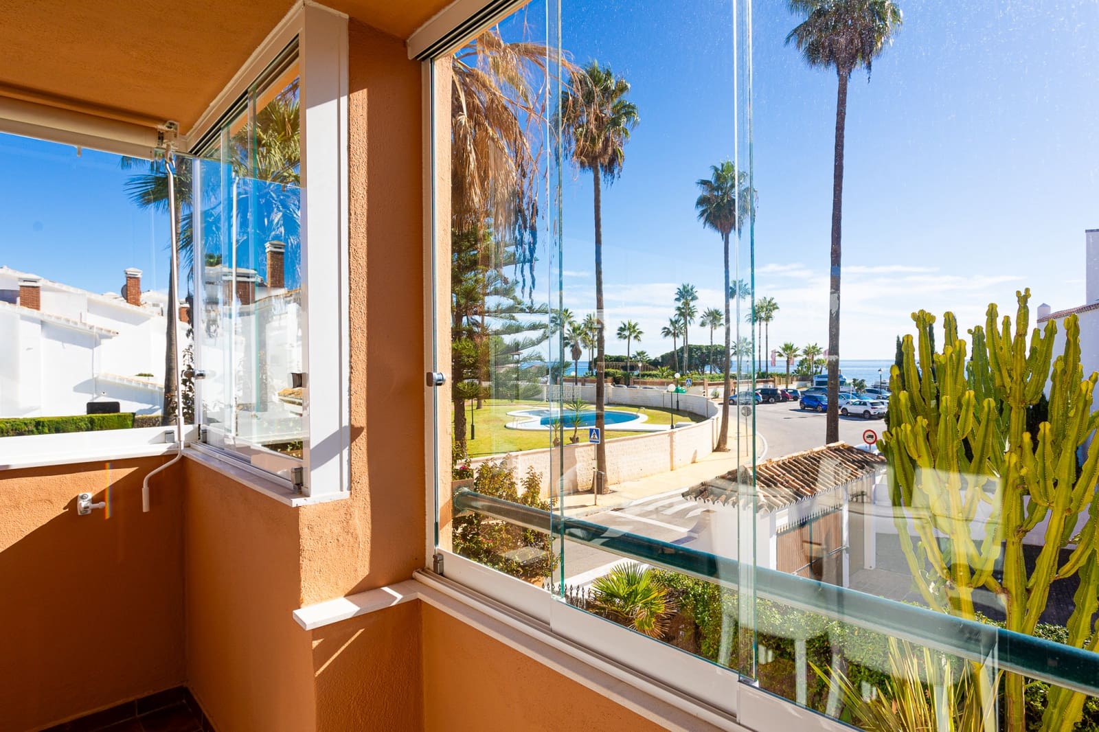 Apartamento de 2 habitaciones en Marbella en venta con piscina garaje - 650.000 € (Ref: 9390055)