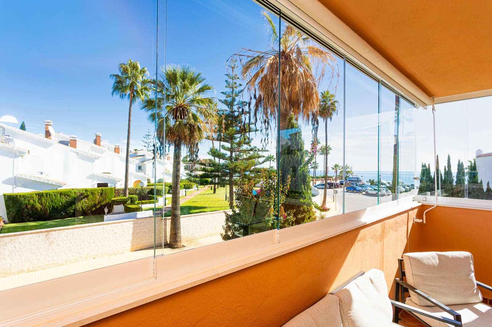 Apartamento de 2 habitaciones en Marbella en venta con piscina garaje - 650.000 € (Ref: 9390055)