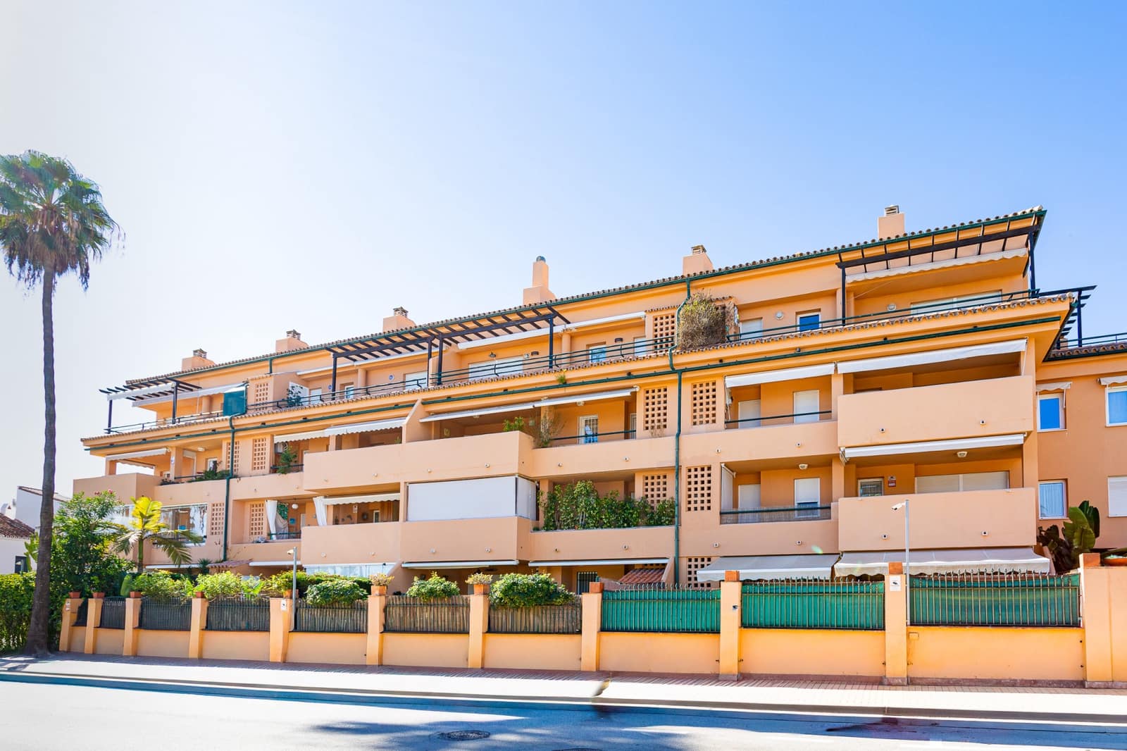 2 soveværelse Lejlighed til salg i Marbella med swimmingpool garage - € 650.000 (Ref: 9390055)