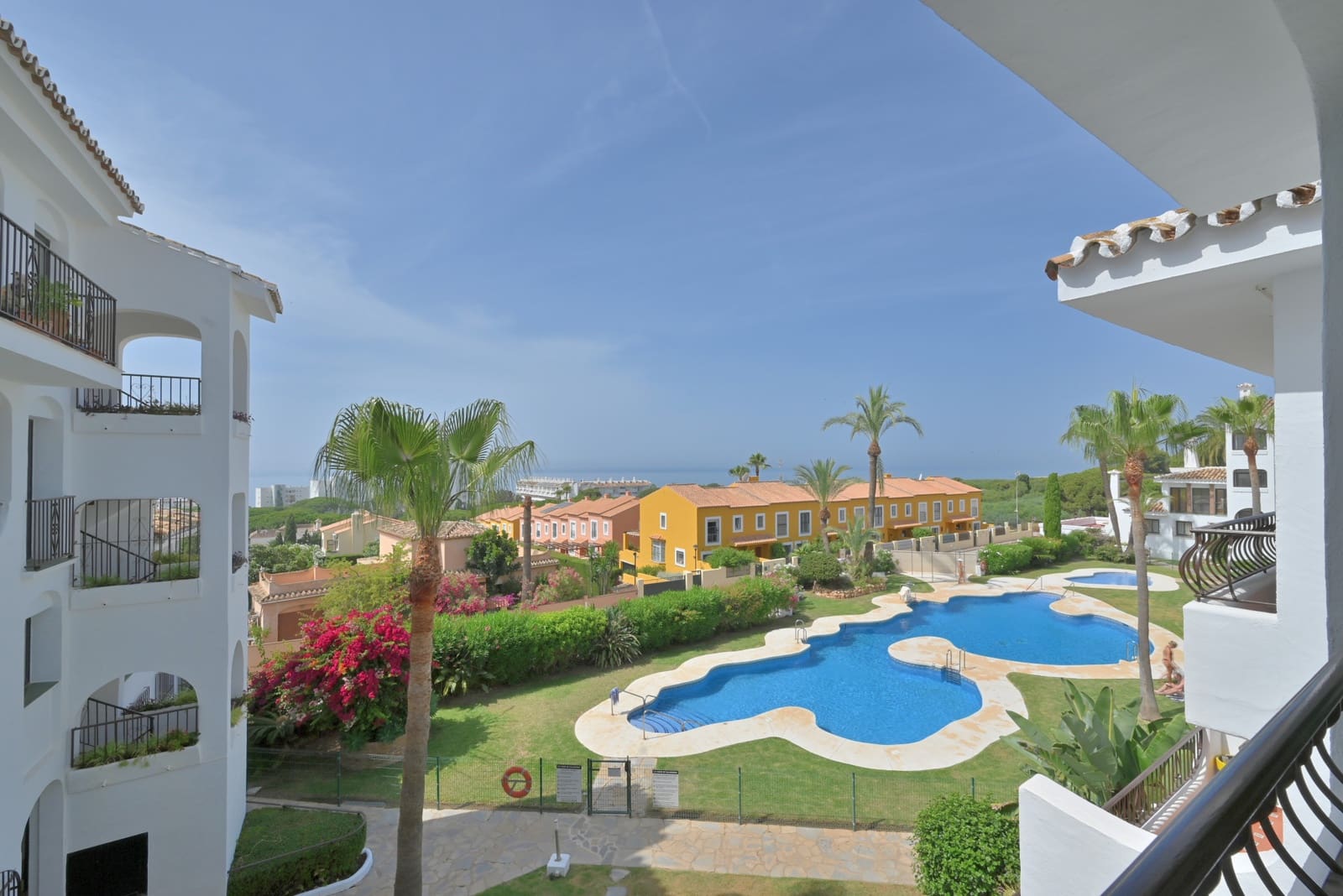2 bedroom Penthouse for sale in Calahonda with pool garage - € 340,000 (Ref: 9406085)