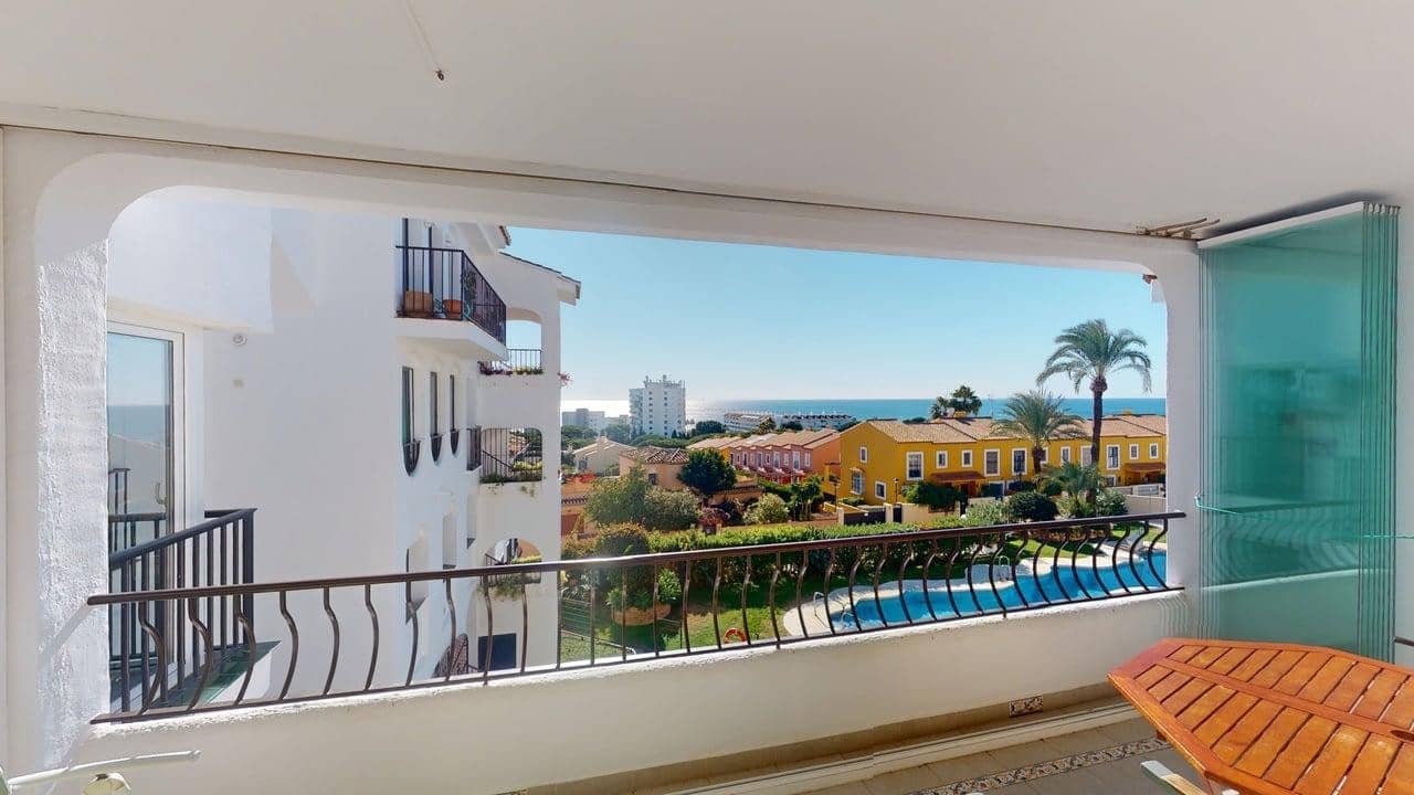 2 bedroom Penthouse for sale in Calahonda with pool garage - € 340,000 (Ref: 9406085)