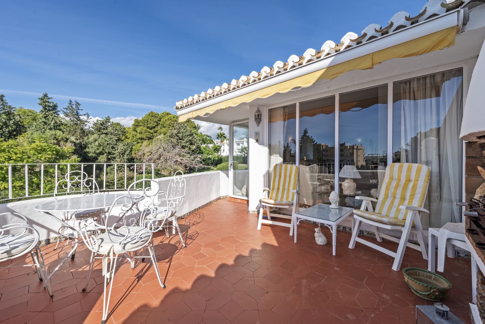 2 sovrum Takvåning till salu i Calahonda med pool - 370 000 € (Ref: 9406086)