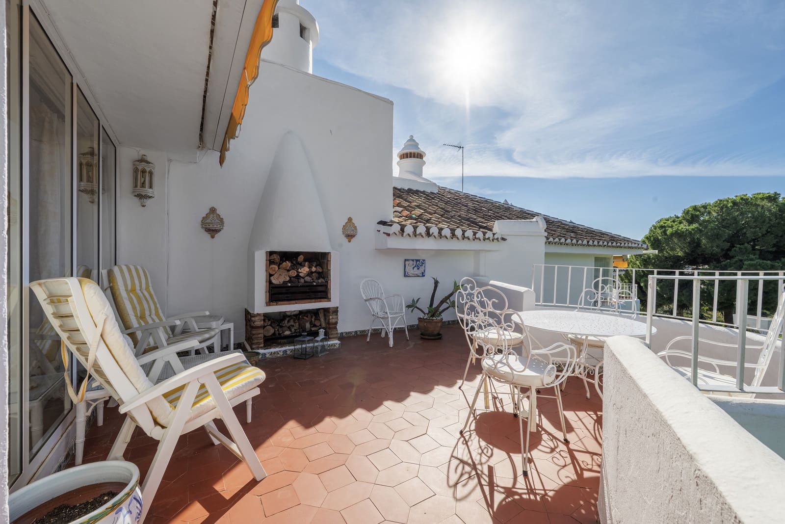 2 sovrum Takvåning till salu i Calahonda med pool - 370 000 € (Ref: 9406086)