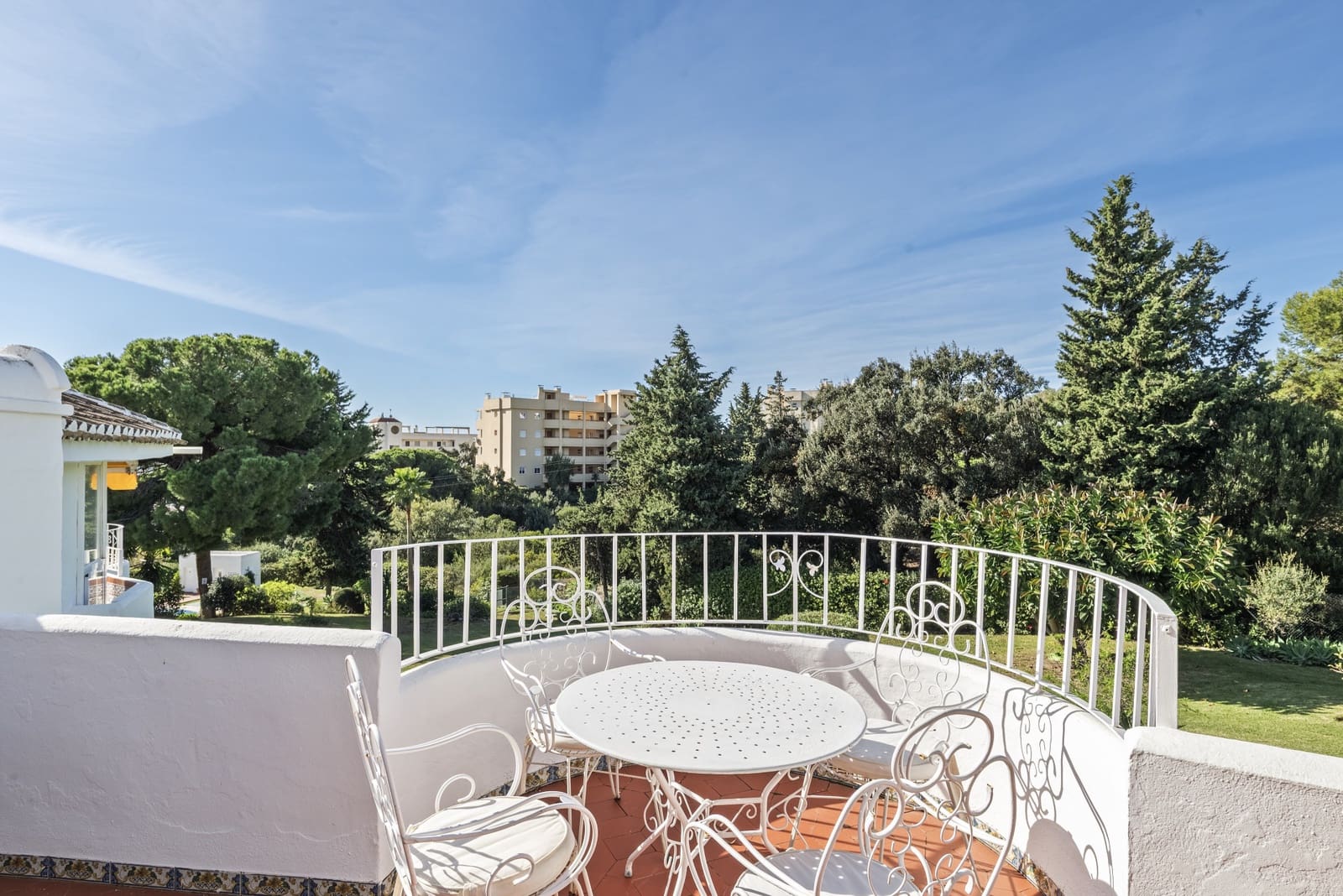 2 sovrum Takvåning till salu i Calahonda med pool - 370 000 € (Ref: 9406086)