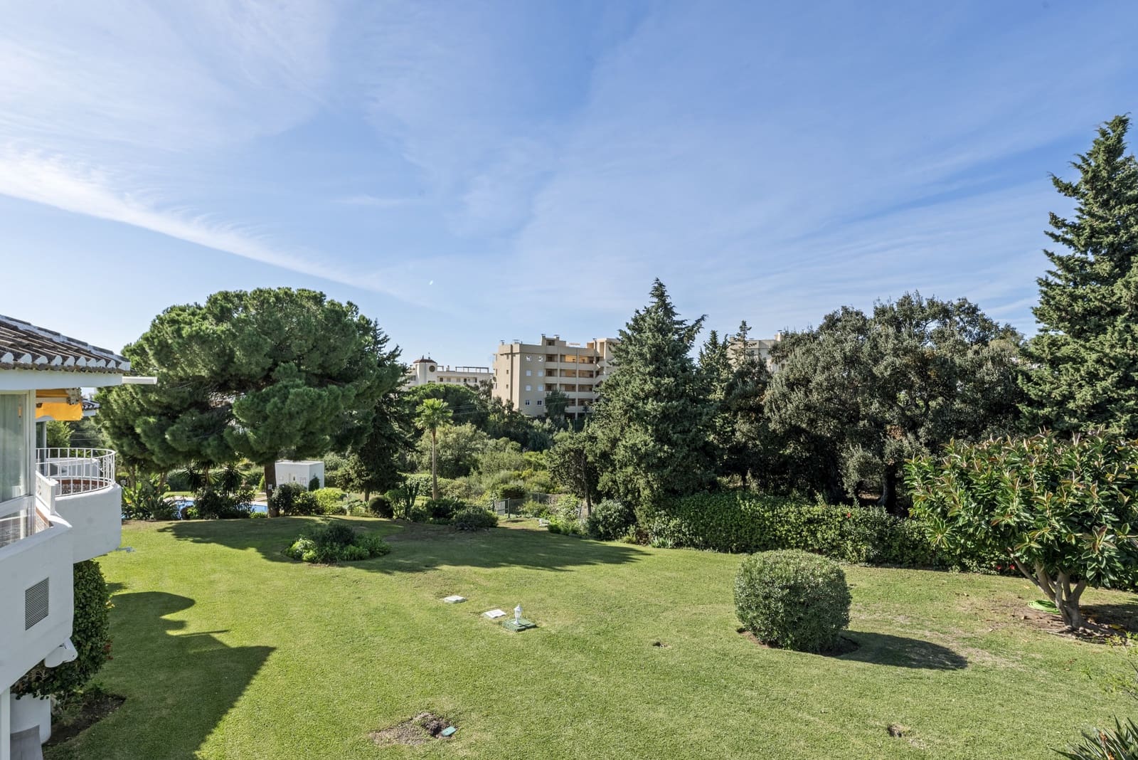 2 sovrum Takvåning till salu i Calahonda med pool - 370 000 € (Ref: 9406086)