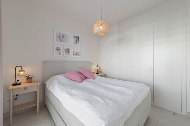 2 bedroom Apartment for sale in La Cala de Mijas, Mijas with pool garage - € 595,000 (Ref: 9413453)