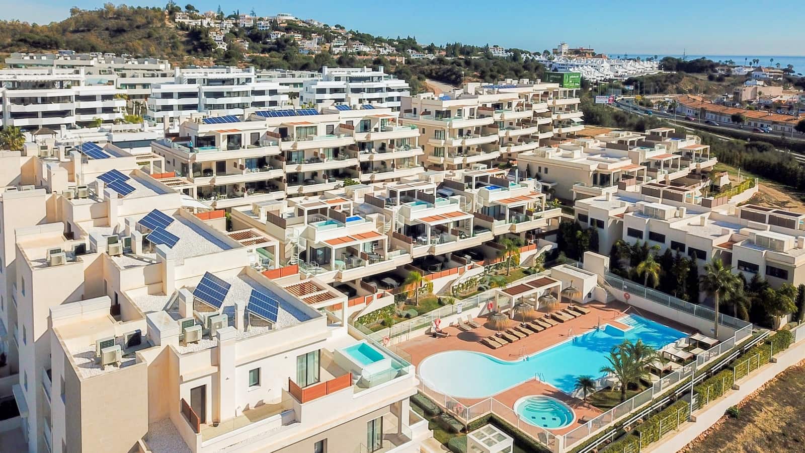 2 sypialnia Apartament na sprzedaż w La Cala de Mijas z basenem garażem - 595 000 € (Ref: 9413453)