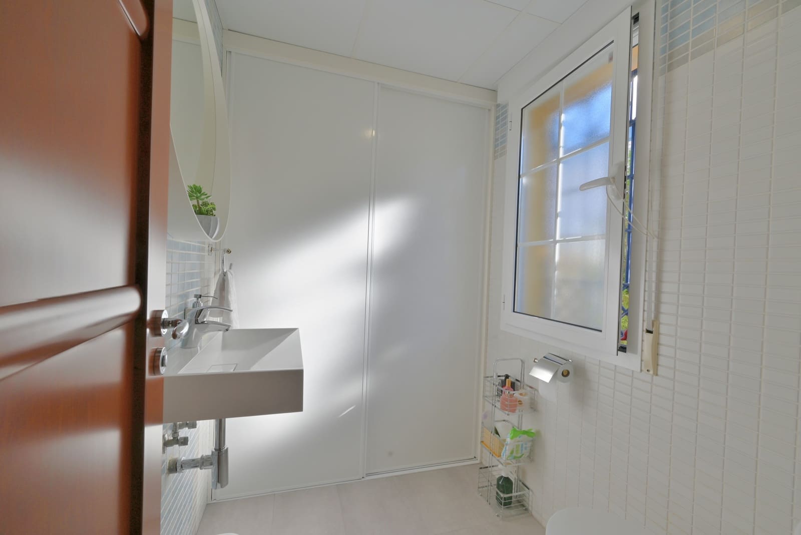 4 makuuhuone Omakotitalo myytävänä paikassa Calahonda mukana uima-altaan 
autotalli - 689 000 € (Ref: 9415730)