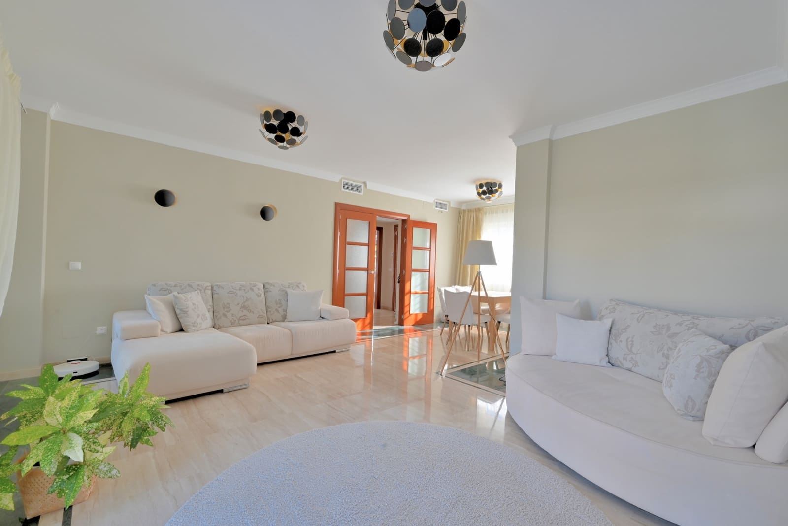 4 makuuhuone Omakotitalo myytävänä paikassa Calahonda mukana uima-altaan 
autotalli - 689 000 € (Ref: 9415730)