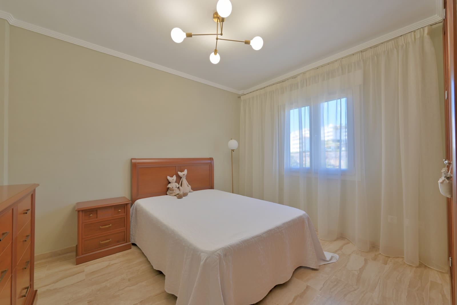 4 makuuhuone Omakotitalo myytävänä paikassa Calahonda mukana uima-altaan 
autotalli - 689 000 € (Ref: 9415730)