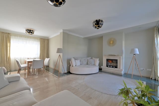 4 Zimmer Haus zu verkaufen in Calahonda, Mijas mit Pool Garage - 689.000 € (Ref: 9415730)