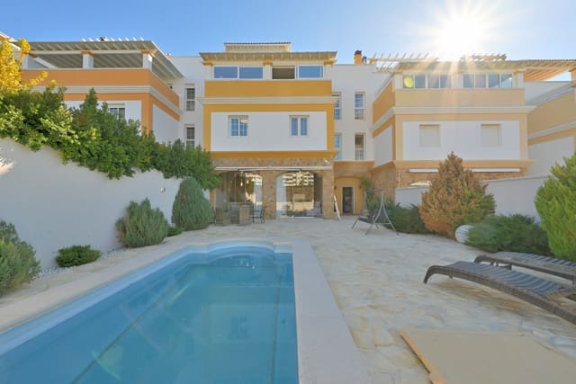 4 makuuhuone Omakotitalo myytävänä paikassa Calahonda, Mijas mukana uima-altaan 
autotalli - 689 000 € (Ref: 9415730)
