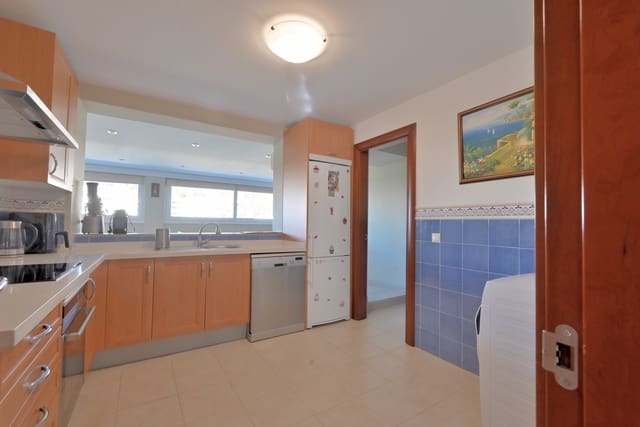 4 makuuhuone Omakotitalo myytävänä paikassa Calahonda, Mijas mukana uima-altaan 
autotalli - 689 000 € (Ref: 9415730)