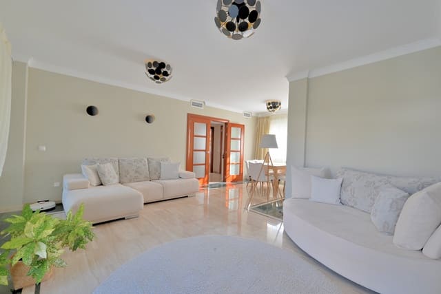 4 makuuhuone Omakotitalo myytävänä paikassa Calahonda, Mijas mukana uima-altaan 
autotalli - 689 000 € (Ref: 9415730)