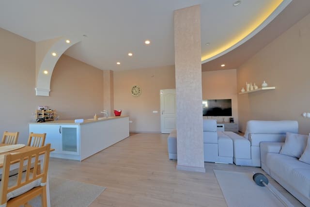 4 makuuhuone Omakotitalo myytävänä paikassa Calahonda, Mijas mukana uima-altaan 
autotalli - 689 000 € (Ref: 9415730)