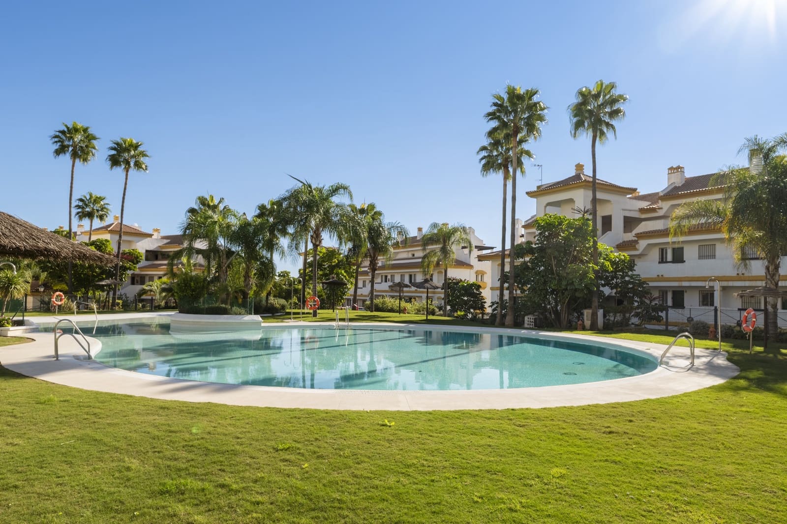 2 soveværelse Lejlighed til salg i La Cala de Mijas med swimmingpool garage - € 265.000 (Ref: 9422177)