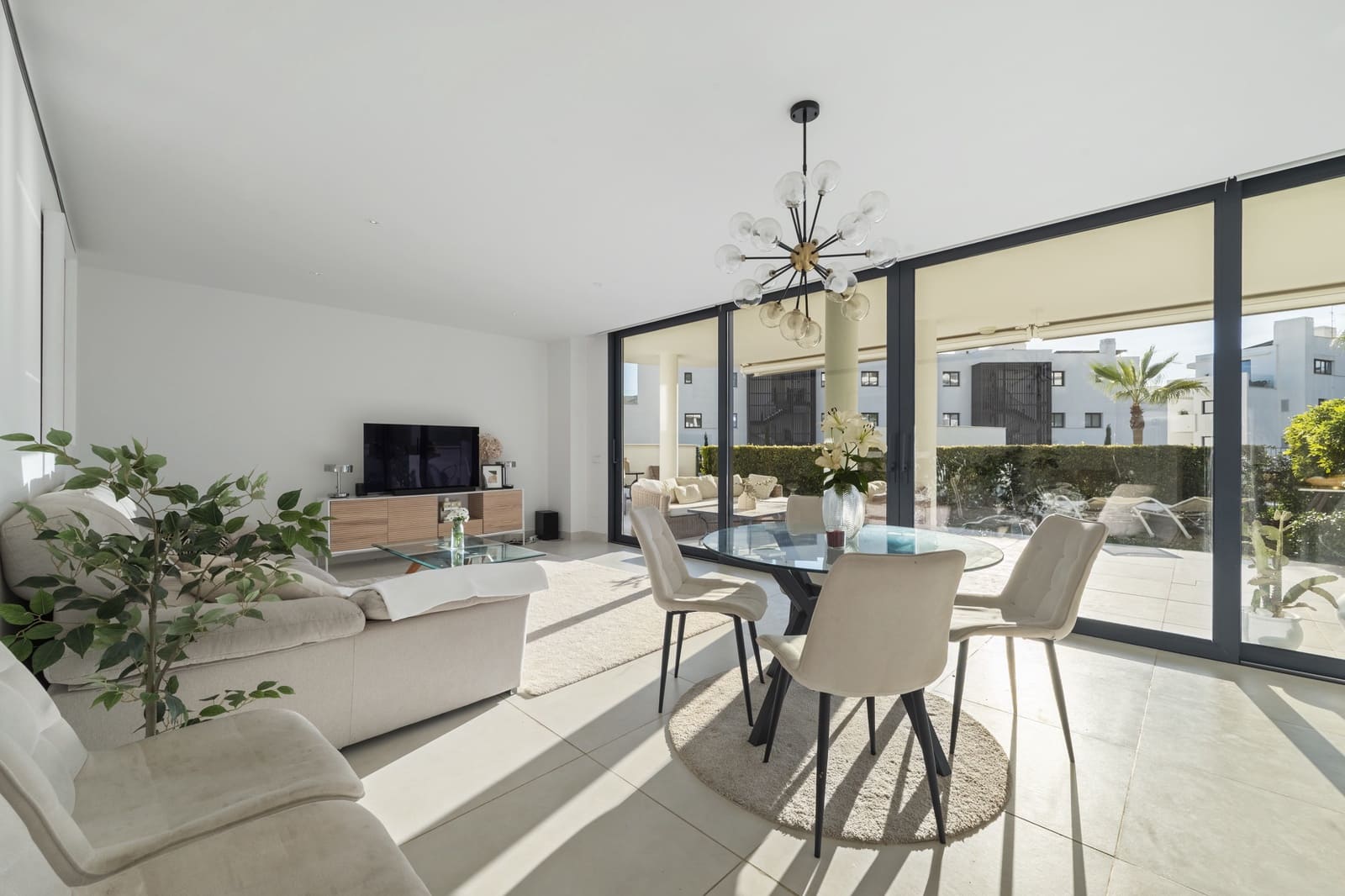 2 bedroom Apartment for sale in Fuengirola with pool garage - € 575,000 (Ref: 9430718)