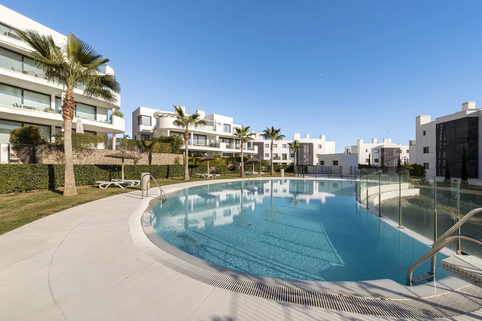 2 bedroom Apartment for sale in Fuengirola with pool garage - € 575,000 (Ref: 9430718)