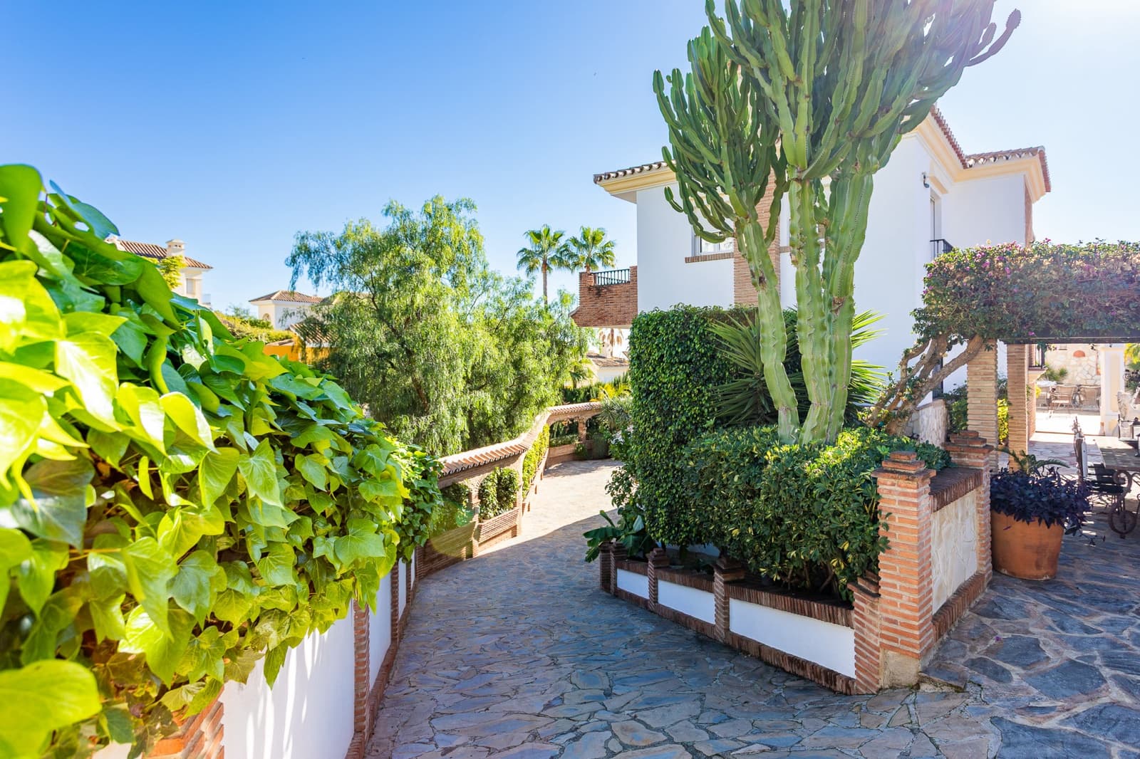 5 bedroom Villa for sale in Riviera del Sol with pool garage - € 1,095,000 (Ref: 9473658)