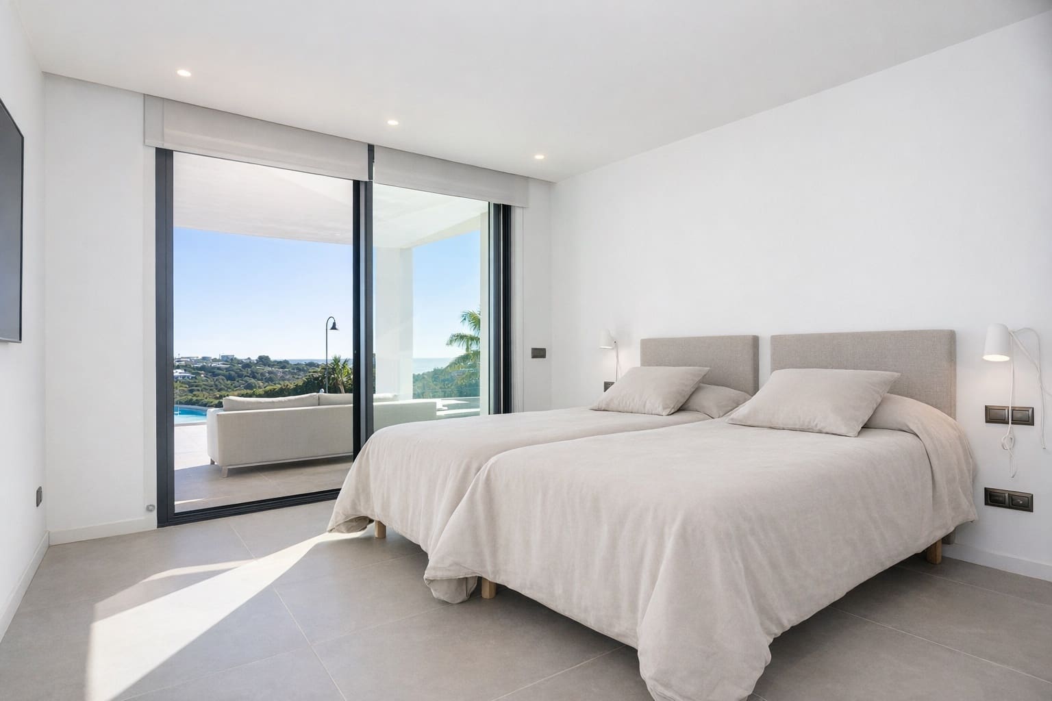 3 bedroom Villa for sale in La Cala de Mijas with pool garage - € 1,550,000 (Ref: 9473659)