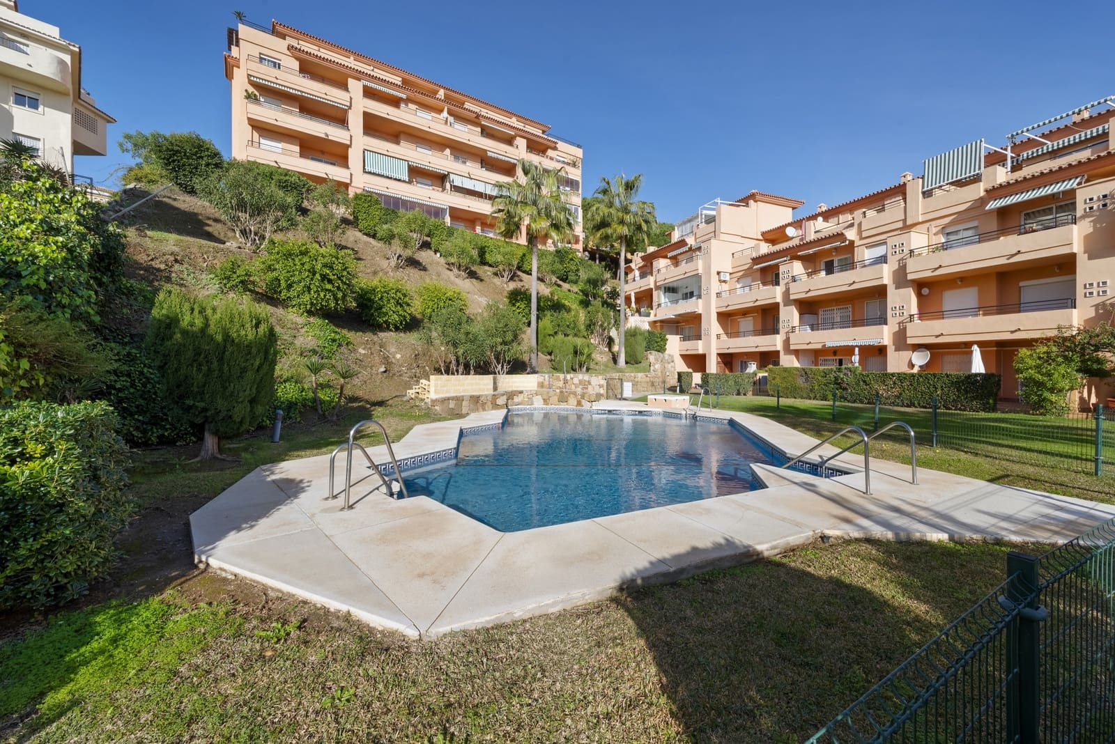 2 bedroom Apartment for sale in Riviera del Sol with pool garage - € 279,000 (Ref: 9518285)