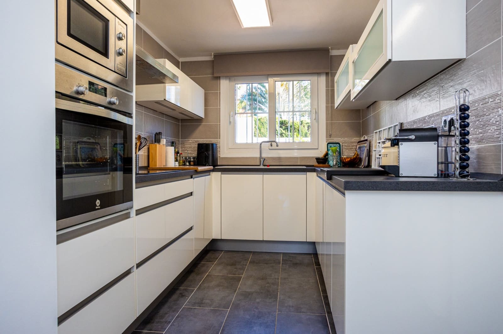 3 sovrum Villa till salu i Calahonda med pool garage - 695 000 € (Ref: 9525947)