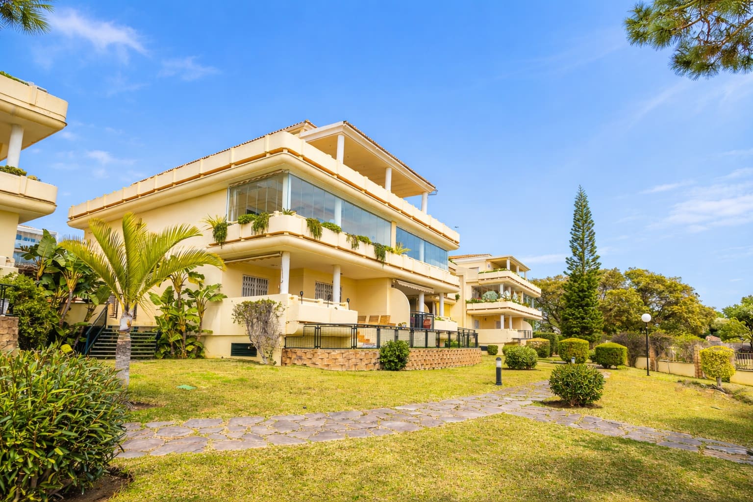 2 slaapkamer Appartement te koop in Marbella met zwembad garage - € 529.000 (Ref: 9567887)