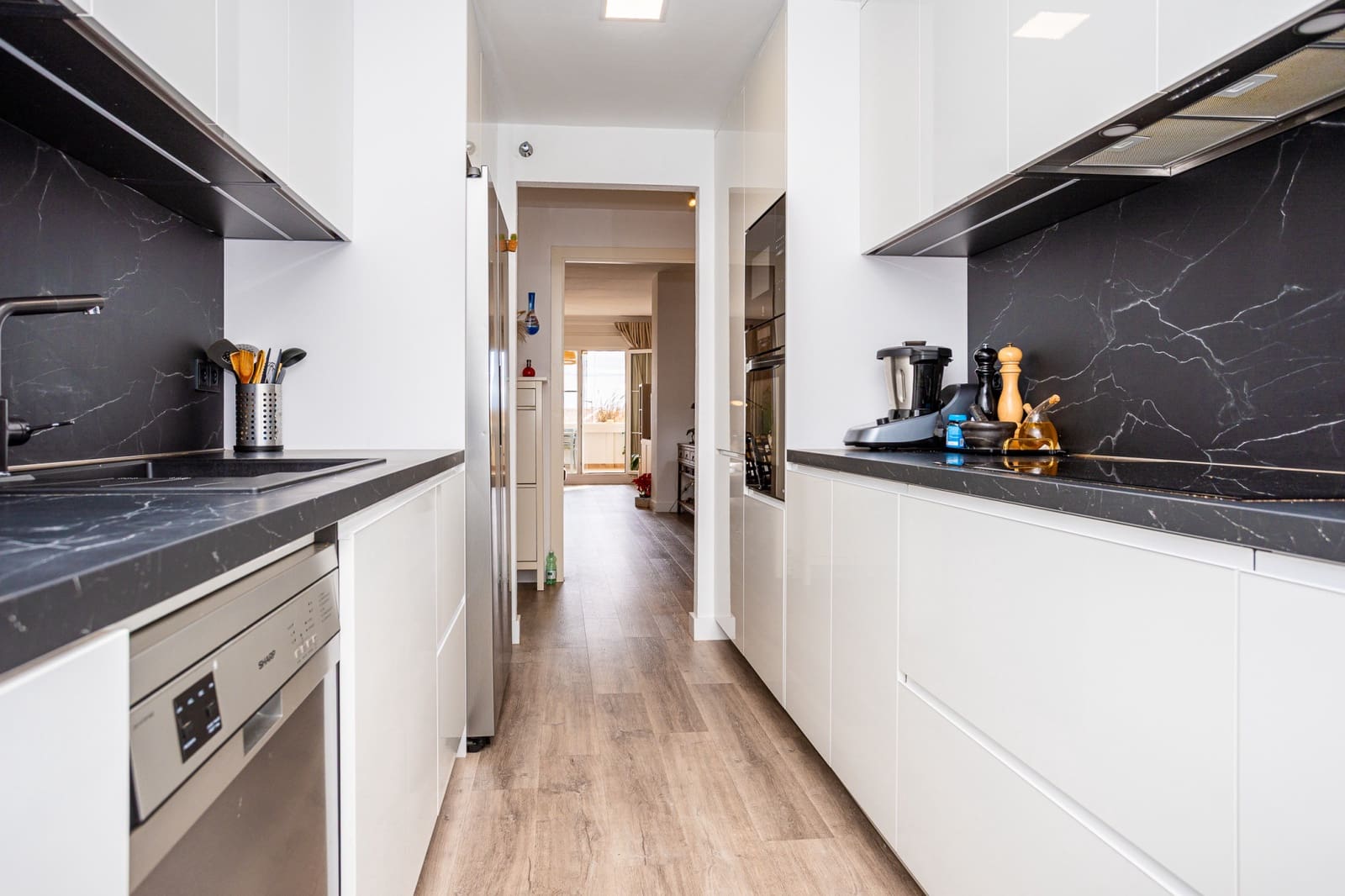 2 slaapkamer Appartement te koop in Marbella met zwembad garage - € 529.000 (Ref: 9567887)