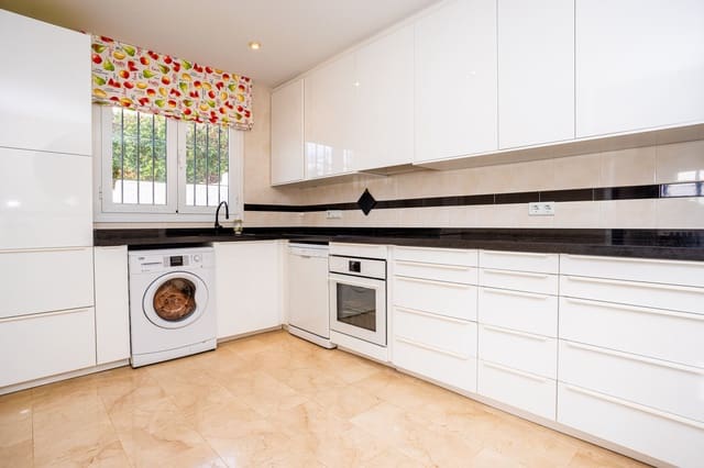 4 soverom Villa til salgs i Calahonda, Mijas med svømmebasseng garasje - € 1 095 000 (Ref: 9570363)