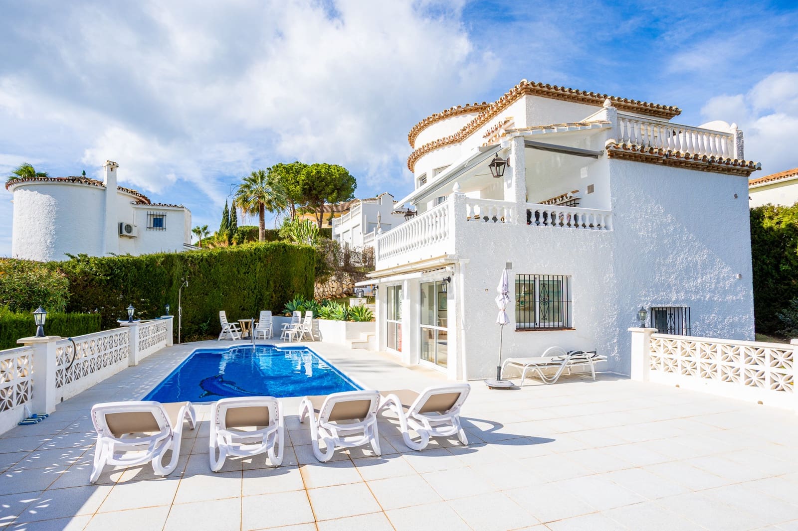 4 soverom Villa til salgs i Calahonda med svømmebasseng garasje - € 1 095 000 (Ref: 9570363)