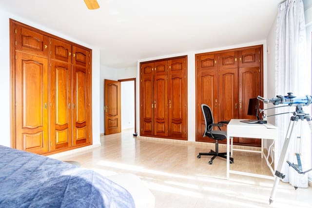 4 sypialnia Willa na sprzedaż w Calahonda, Mijas z basenem garażem - 1 029 000 € (Ref: 9570363)