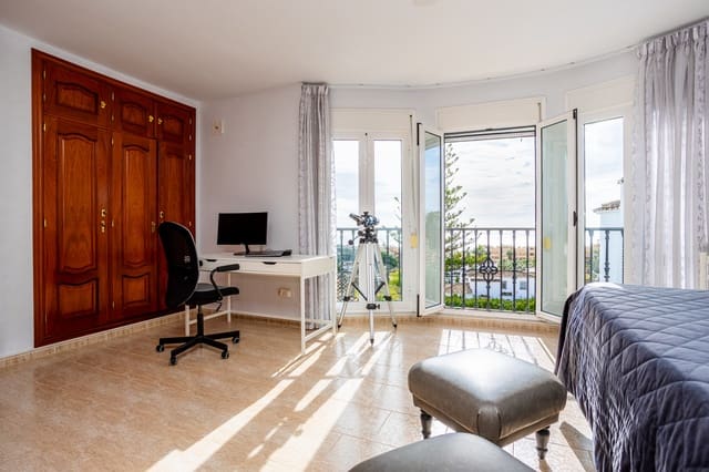 4 sypialnia Willa na sprzedaż w Calahonda, Mijas z basenem garażem - 1 029 000 € (Ref: 9570363)