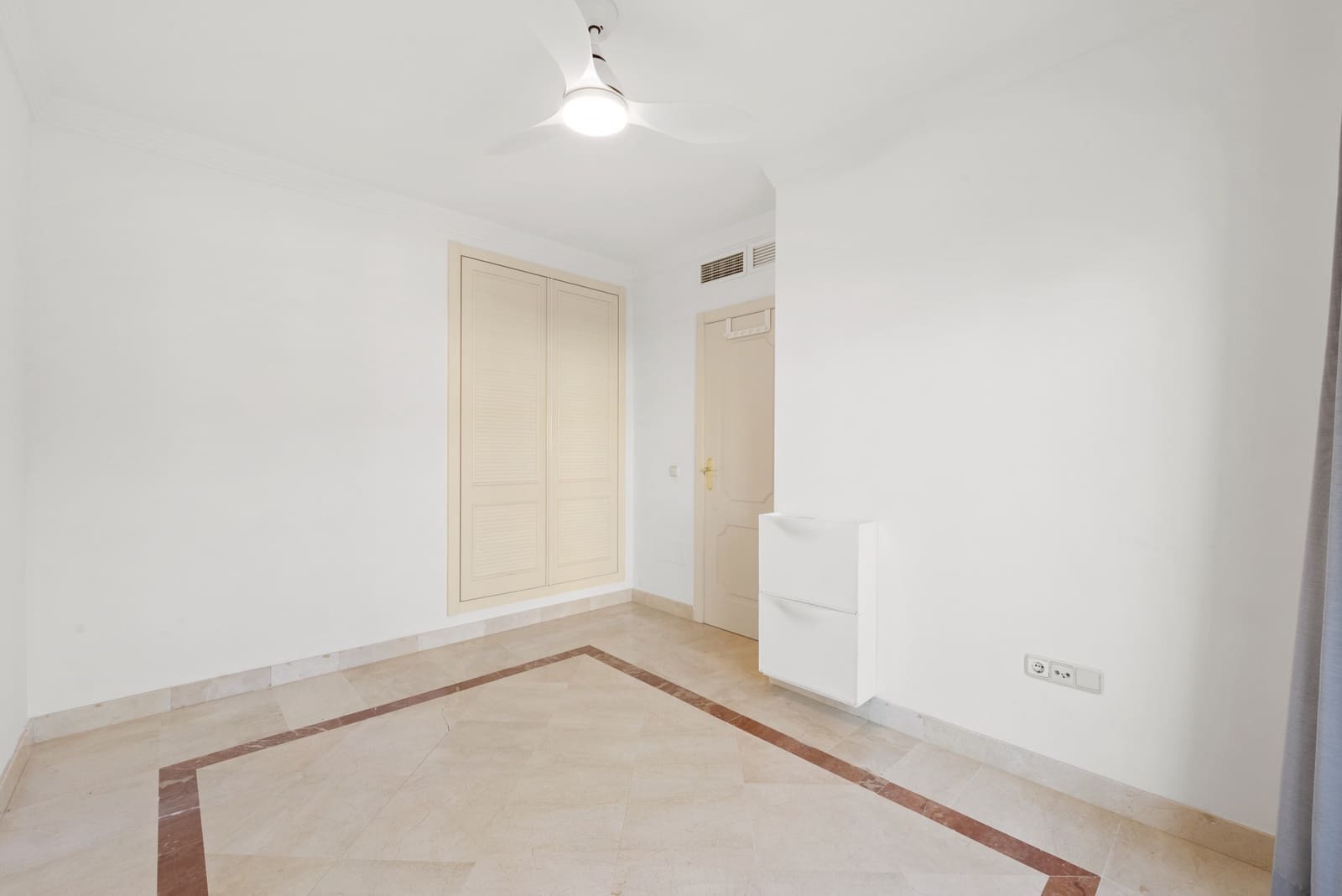 3 sovrum Semi-fristående Villa till salu i Riviera del Sol med pool garage - 525 000 € (Ref: 9604463)