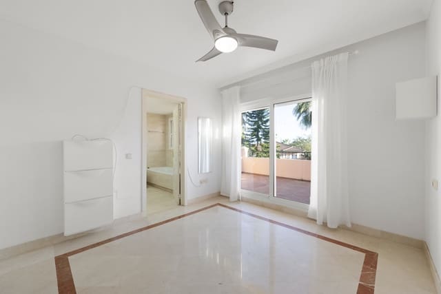 3 sovrum Semi-fristående Villa till salu i Riviera del Sol, Mijas med pool garage - 525 000 € (Ref: 9604463)