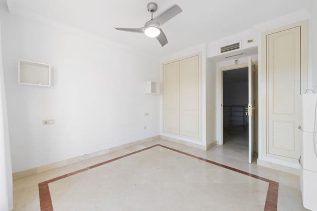 3 sovrum Semi-fristående Villa till salu i Riviera del Sol, Mijas med pool garage - 525 000 € (Ref: 9604463)