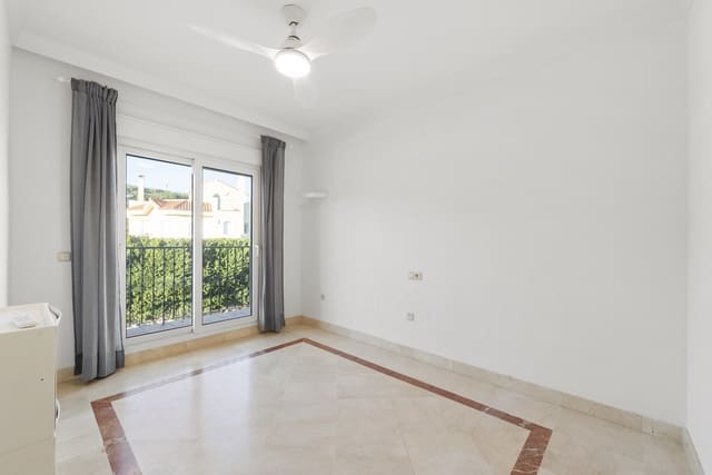 3 sovrum Semi-fristående Villa till salu i Riviera del Sol, Mijas med pool garage - 525 000 € (Ref: 9604463)