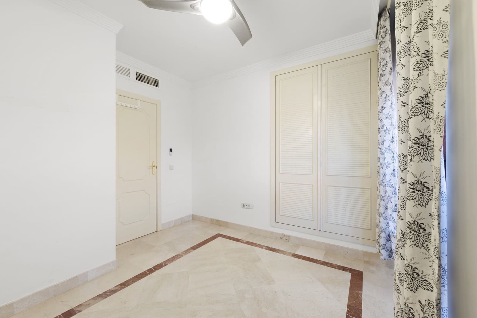 3 sovrum Semi-fristående Villa till salu i Riviera del Sol med pool garage - 525 000 € (Ref: 9604463)