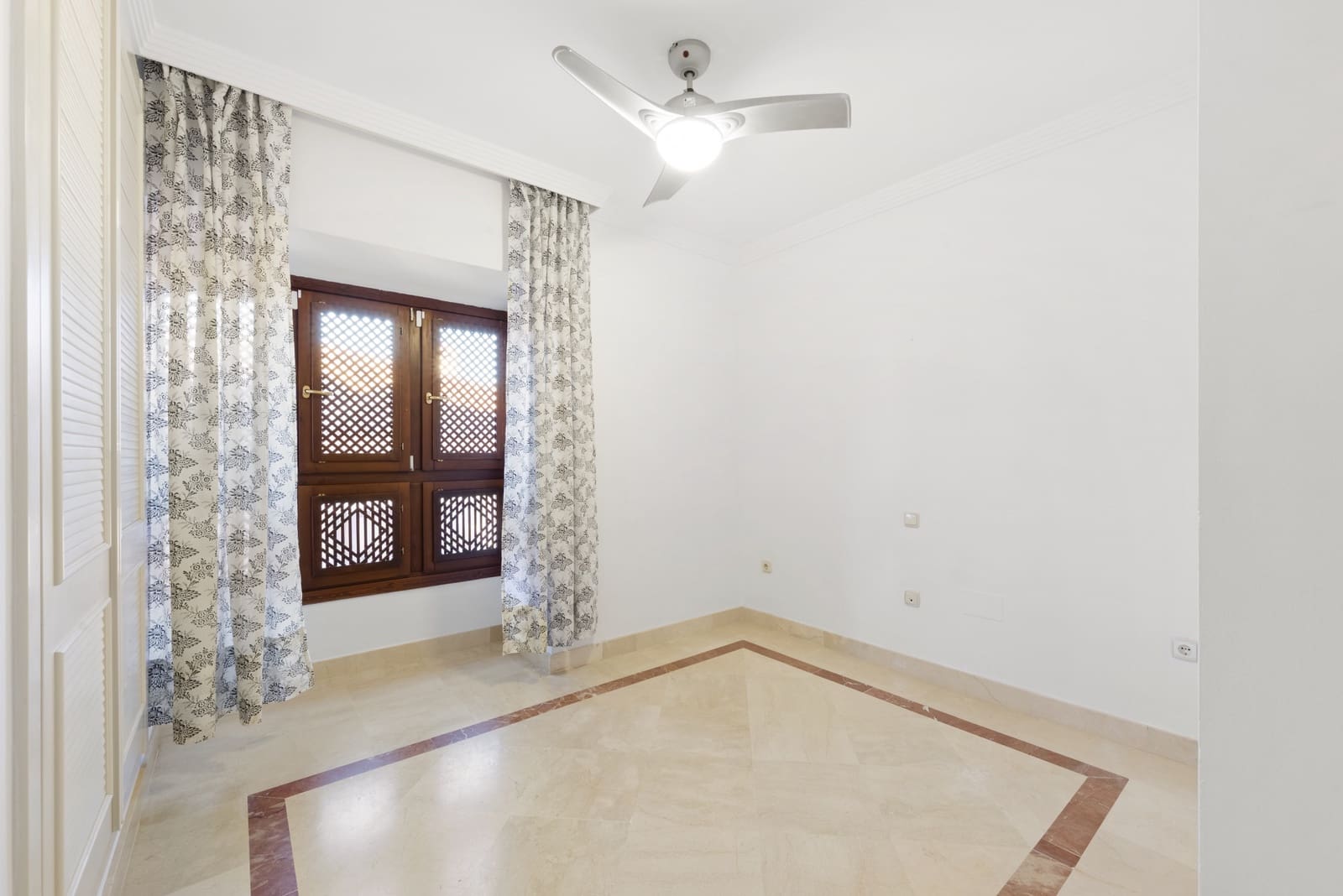 3 sovrum Semi-fristående Villa till salu i Riviera del Sol med pool garage - 525 000 € (Ref: 9604463)