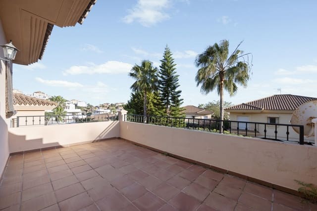 3 sovrum Semi-fristående Villa till salu i Riviera del Sol, Mijas med pool garage - 525 000 € (Ref: 9604463)