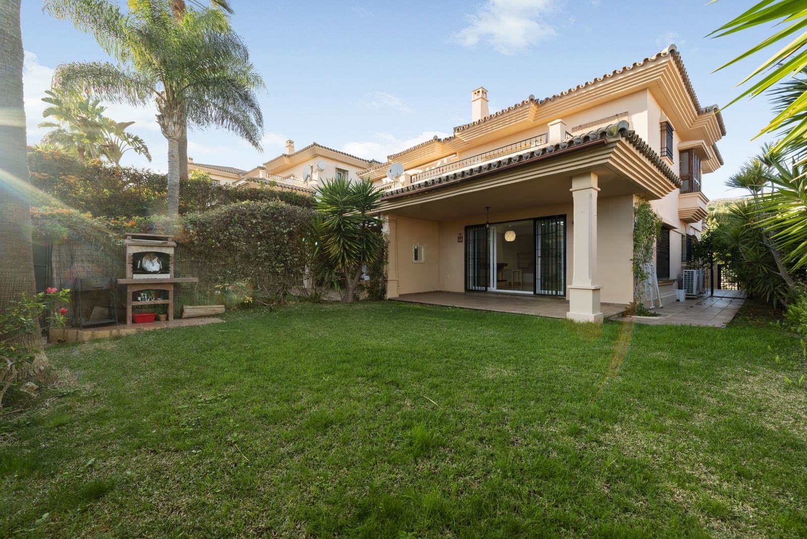 3 sypialnia Dom blizniak na sprzedaż w Riviera del Sol z basenem garażem - 525 000 € (Ref: 9604463)
