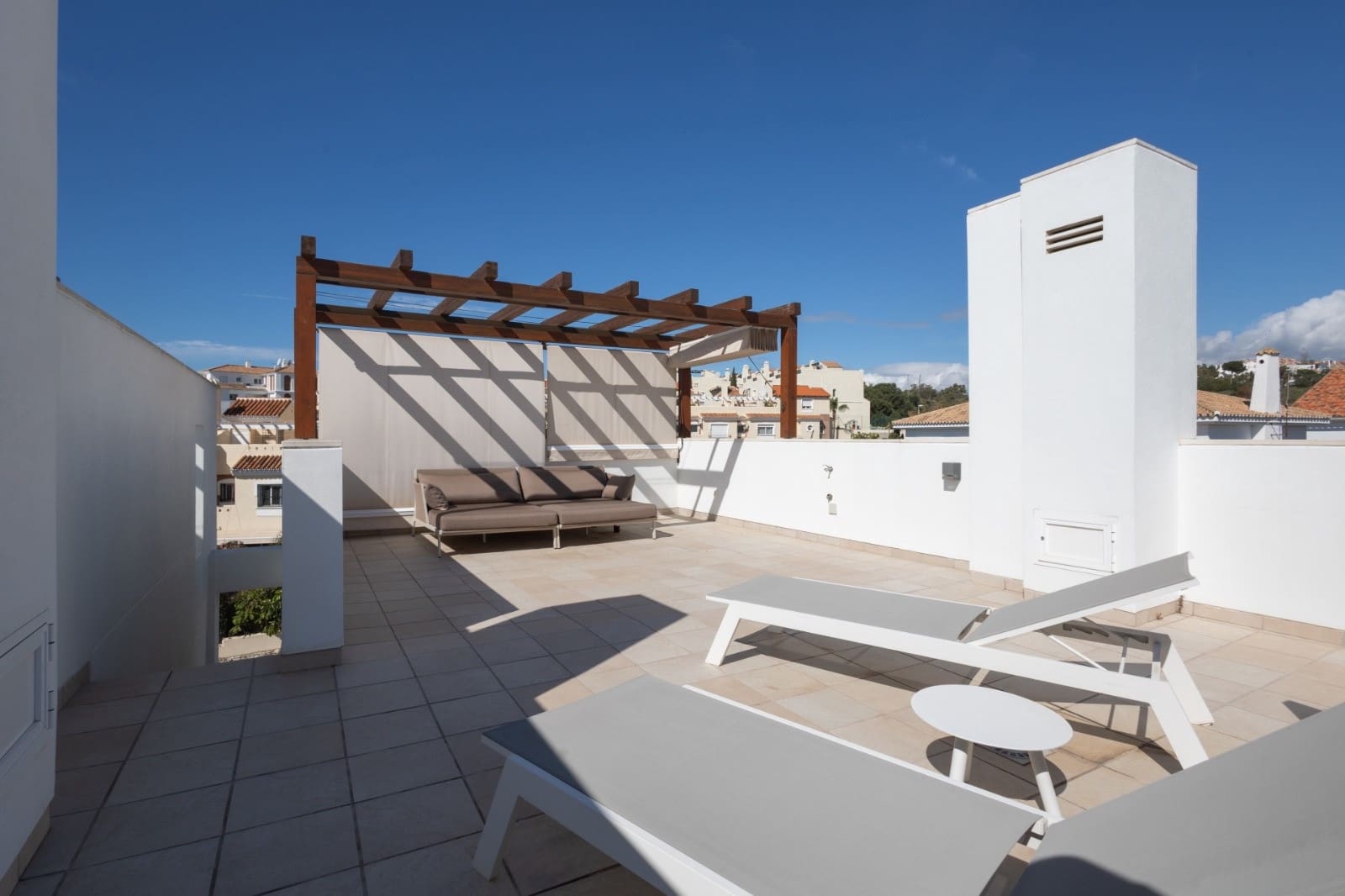 4 soveværelse Byhus til salg i Mijas Costa med swimmingpool garage - € 780.000 (Ref: 9607026)